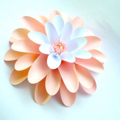 Бумажный цветок для оформления "Георгин персиковый"